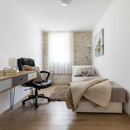 Apt In Firule Area *